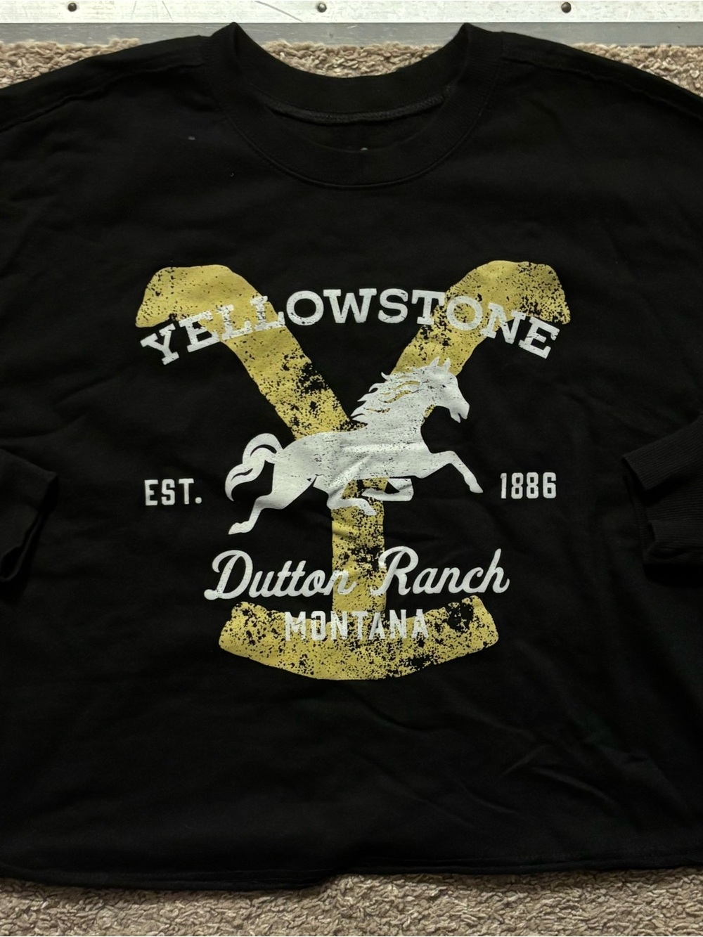 Yellowstone Woman’s Md Dutton Ranch Graphic Crop Top Sweatshirt Like New
